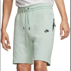 Nike sports tech green shorts L